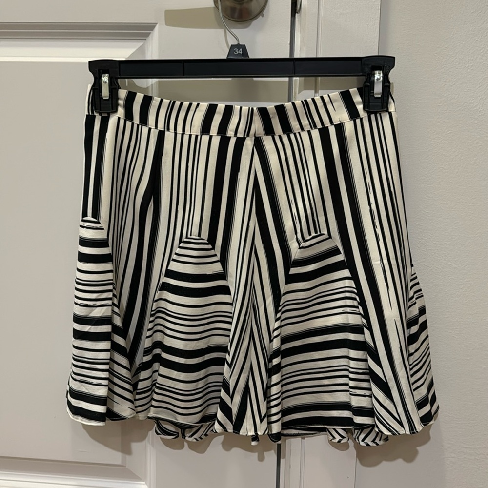 Rebecca Minkoff side 0 black and white skirt SILK